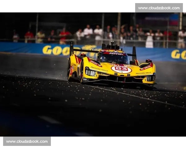 蒙特利尔法拉利车迷线上集结，为勒芒 83 号车组助威